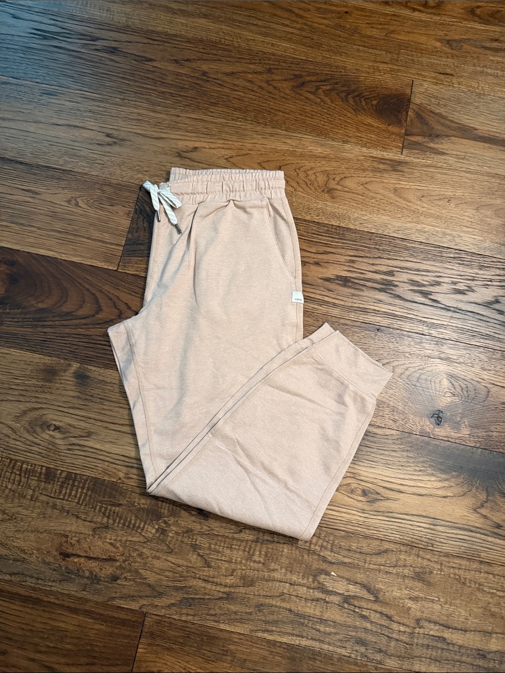Vuori Performance Joggers Size Small NWOT